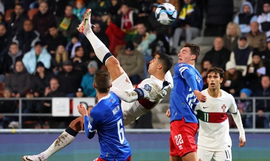 Cristiano Ronaldo đang có 10 bàn cho tuyển Bồ Đào Nha tại vòng loại EURO 2024. Ảnh: UEFA