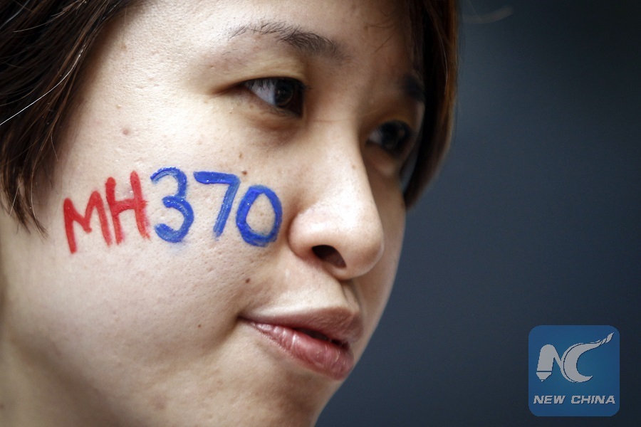 Một phụ nữ tham dự sự kiện tưởng niệm chuyến bay MH370 xấu số ở thủ đô Kuala Lumpur của Malaysia ngày 6.3.2016. Ảnh: Xinhua