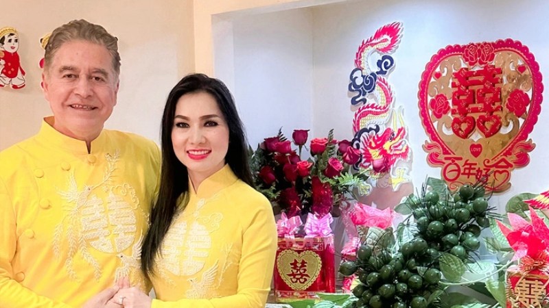 Cuộc sống của ca sĩ Việt kết hôn với CEO tập đoàn viễn thông Mỹ