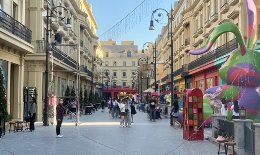 Phố đi bộ tại quận Thanh Xuân (Hà Nội) rơi vào tình trạng vắng khách tham quan. Ảnh: Nhật Minh