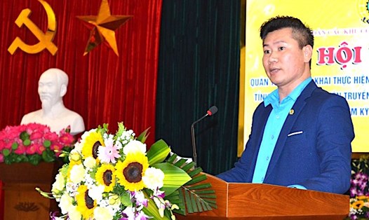 Ông Hoàng Xuân Hào - Phó Chủ tịch Thường trực LĐLĐ tỉnh Hưng Yên phát biểu tại hội nghị. Ảnh: Đào Thu