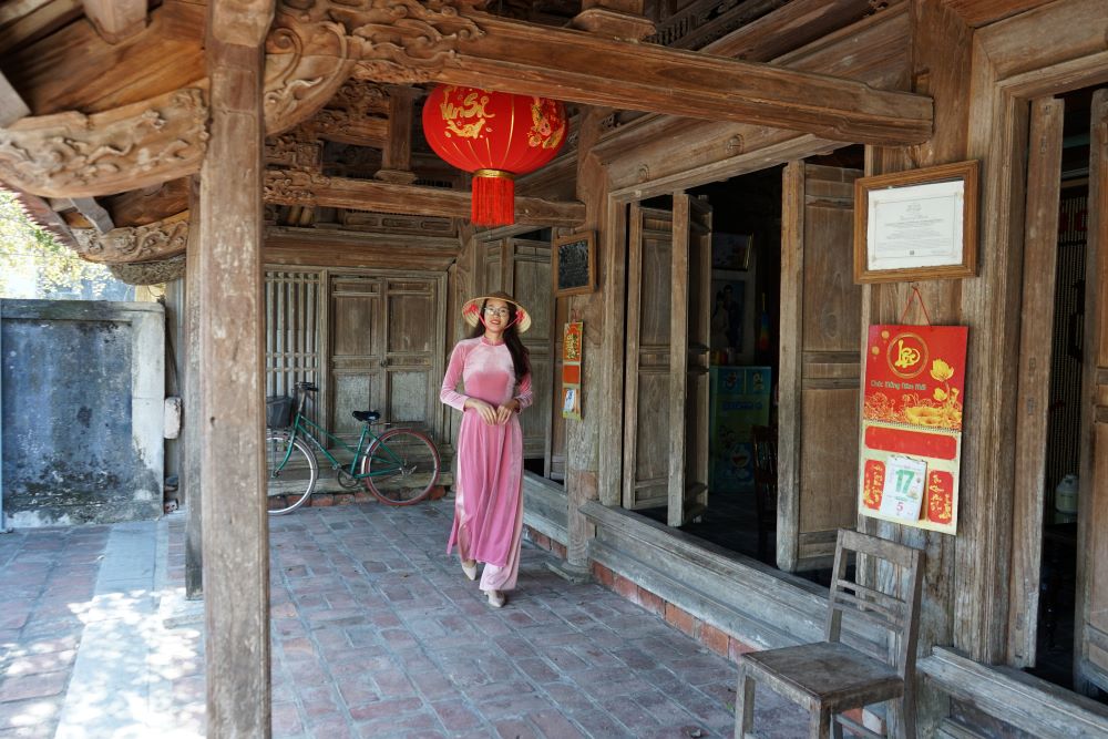 Ngôi nhà này là một trong 6 ngôi nhà cổ tại Việt Nam được tổ chức Di sản Châu Á - Thái Bình Dương bảo tồn. Ngôi nhà hiện thuộc sở hữu của gia đình ông Phạm Ngọc Tùng (70 tuổi, ở xã Vĩnh Tiến). Ảnh: Quách Du