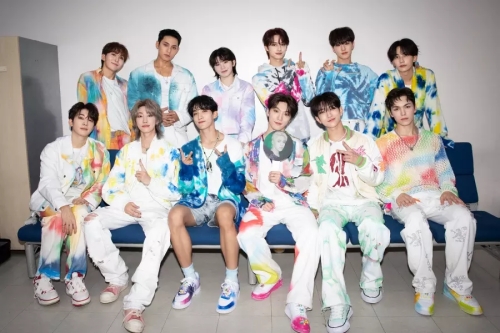 Seventeen, TXT, NewJeans giữ ngôi đầu trên World Albums - Billboard