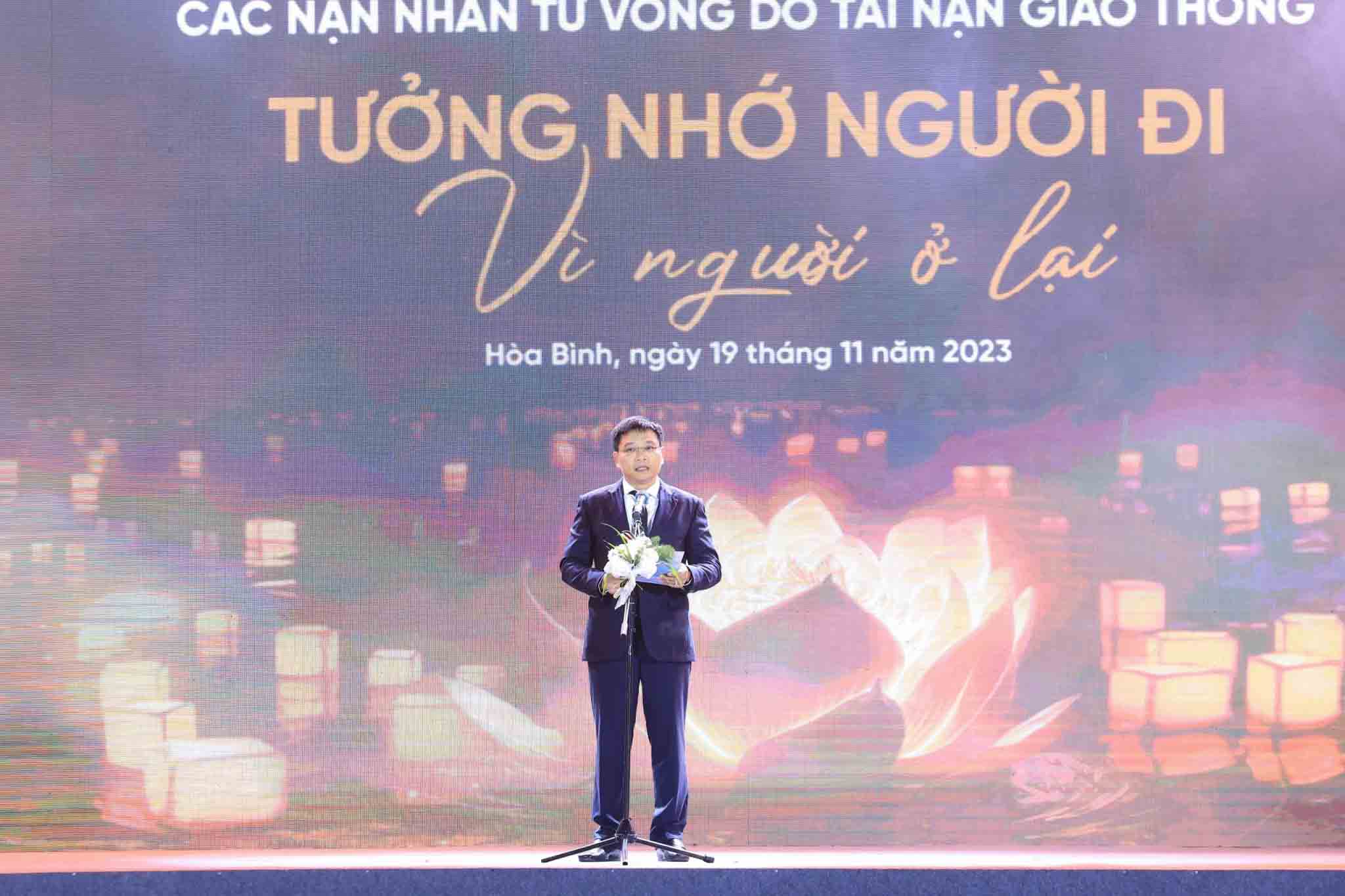 Bộ trưởng Bộ GTVT, Phó chủ tịch thường trực Uỷ ban ATGT Quốc gia Nguyễn Văn Thắng phát biểu tại Lễ tưởng niệm. Ảnh: Tạ Hải