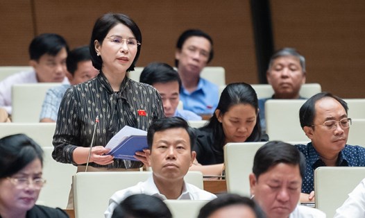 Đại biểu Trần Thị Nhị Hà đề nghị coi vấn đề thiếu vaccine là tình huống cấp bách. Ảnh: Văn phòng Quốc hội