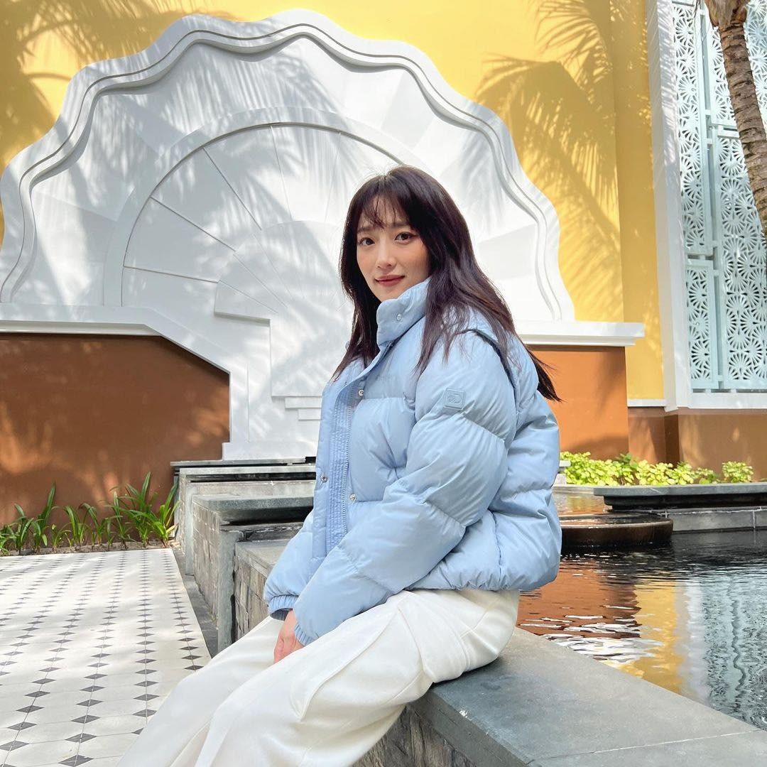 Trên trang cá nhân, nữ diễn viên “Taxi Driver” chia sẻ loạt hình ảnh du lịch Việt Nam. Địa điểm mà người đẹp lựa chọn là đảo ngọc Phú Quốc.