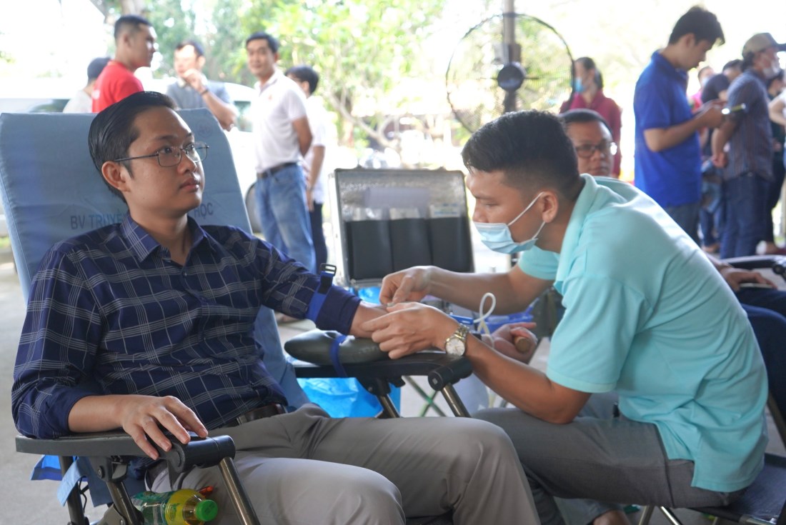 Anh Nguyễn Thái Hoài Lâm - Nhân viên Công ty Vissan có hơn 20 lần tham gia hiến máu tình nguyện. Ảnh: Phương Ngân