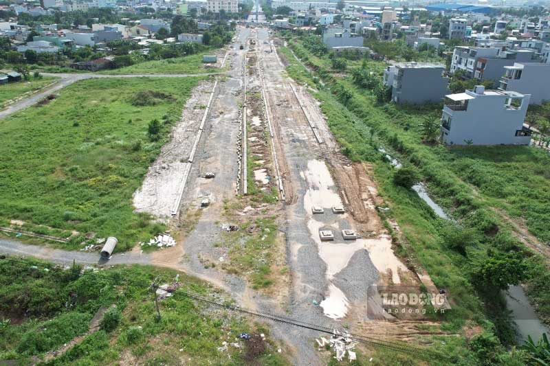 Dự án Tuyến đường trục 1 Tây Bắc gồm 3 giai đoạn (đoạn từ nút giao thông Ngã Ba Huế đến Bệnh viện Ung bướu Đà Nẵng, đoạn từ Hồ Tùng Mậu đến quốc lộ 1A và đoạn nối Nguyễn An Ninh từ nút giao quốc lộ 1A đến đường sắt) được phê duyệt từ năm 2019. Dự án có tổng mức đầu tư ban đầu hơn 692 tỉ đồng, sau đó phải nâng lên 966 tỉ đồng vì những vướng mắc trong khâu mặt giải phóng mặt bằng.