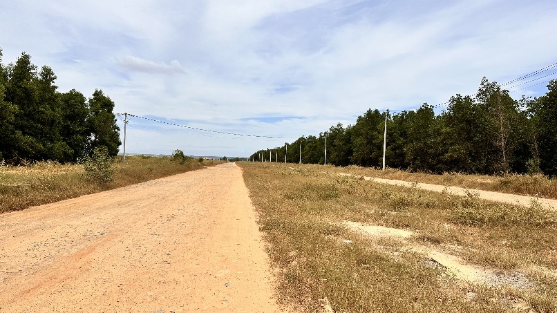 Đường vào dự án Sân bay Phan Thiết. Ảnh: Duy Tuấn