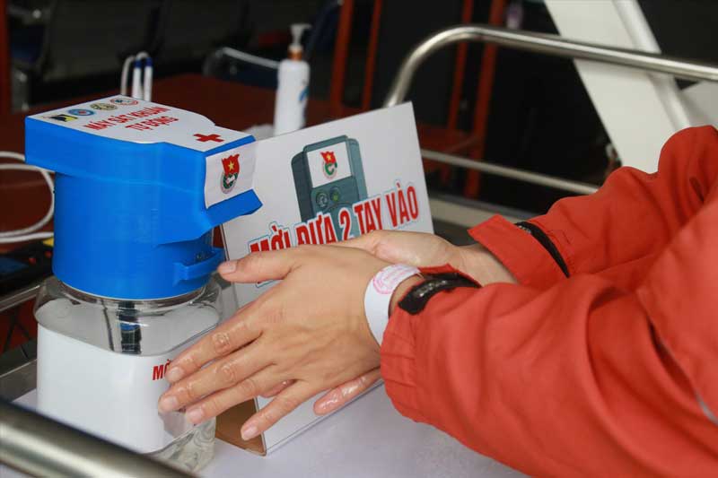 Rửa tay là biện pháp đơn giản giúp giảm lây nhiễm vi khuẩn kháng kháng sinh. Ảnh: Thùy Trang