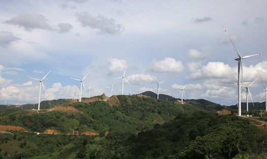 Dự án điện gió triển khai ở huyện miền núi Hướng Hóa trên các đồi núi cao, người dân canh tác ở phía dưới nên chịu nhiều ảnh hưởng. Ảnh: Hưng Thơ.
