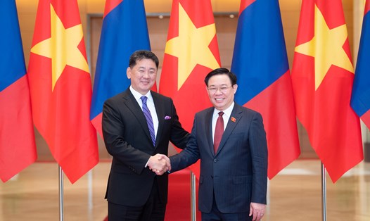 Chủ tịch Quốc hội Vương Đình Huệ và Tổng thống Mông Cổ Ukhnaagiin Khurelsukh. Ảnh: Hải Nguyễn