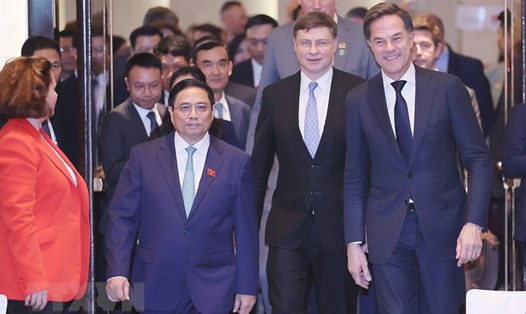 Thủ tướng Chính phủ Phạm Minh Chính và Thủ tướng Hà Lan Mark Rutte dự phiên toàn thể cấp cao của Diễn đàn Kinh tế xanh 2023. Ảnh: TTXVN