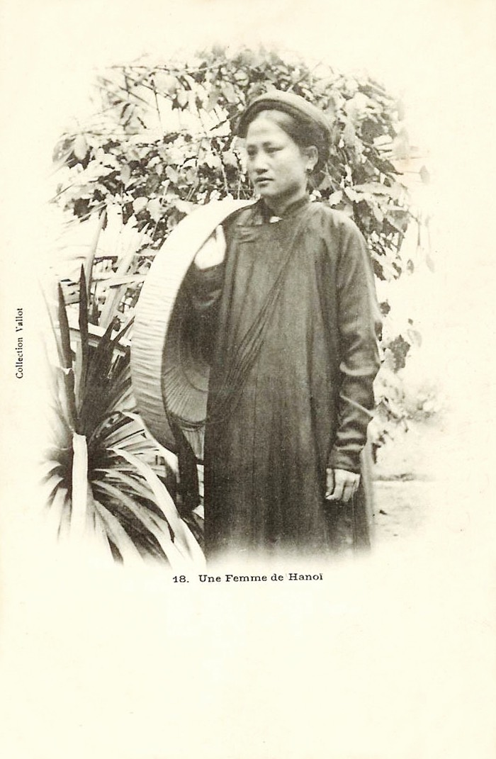 Phụ nữ Hà Nội trong trang phục áo dài những năm đầu thế kỷ 20. Ảnh: Tư liệu