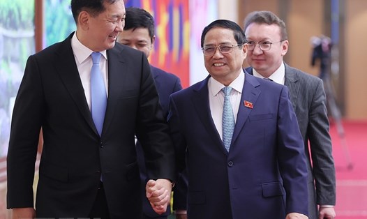 Thủ tướng Chính phủ Phạm Minh Chính và Tổng thống Mông Cổ Ukhnaagiin Khurelsukh. Ảnh: TTXVN