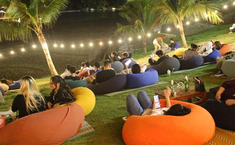 QUÁN CAFE ĐÔNG KHÁCH NHẤT HÀ NỘI LUÔN MỞ CỬA CẢ NGÀY LẪN ĐÊM