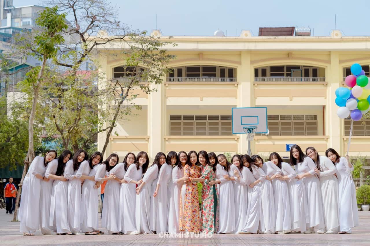 Hạnh phúc của nhà giáo là được đồng hành, dõi theo sự trưởng thành của bao thế hệ học trò. Ảnh: Nhân vật cung cấp
