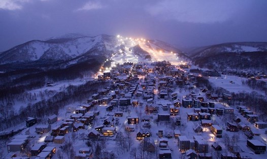 Niseko về đêm. Ảnh: Holiday Niseko