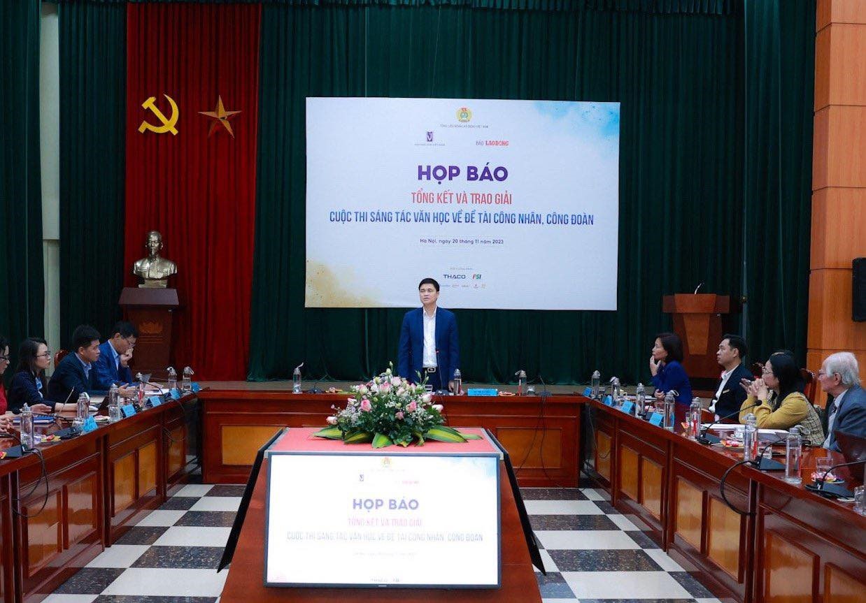 Ông Ngọ Duy Hiểu - Phó Chủ tịch Tổng Liên đoàn Lao động Việt Nam, Trưởng ban Chỉ đạo cuộc thi phát biểu tại cuộc họp báo. Ảnh: Hải Nguyễn