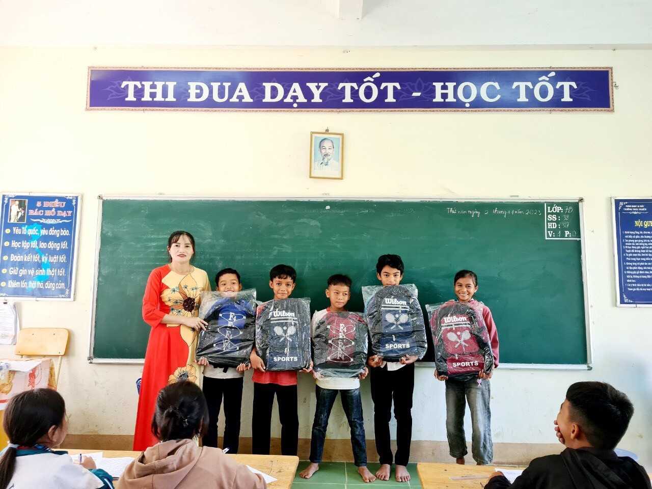 8 năm lan tỏa tấm lòng thiện nguyện của cô giáo vùng cao Kon Tum