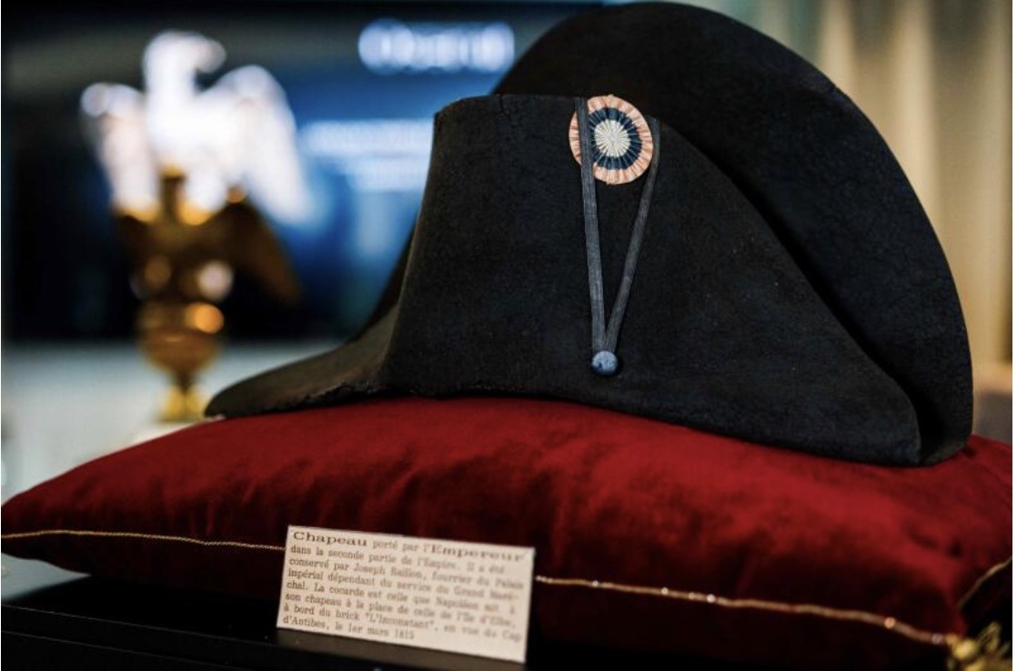 Mũ của Napoleon bán được giá kỷ lục 2,1 triệu USD