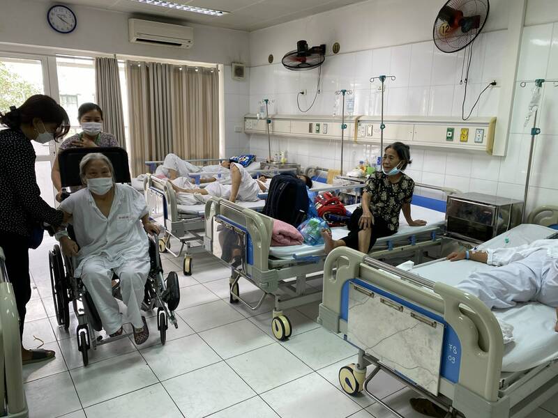 Hàng loạt bệnh viện thành con nợ sau dịch COVID -19, đưa ra tòa xử chắc thua