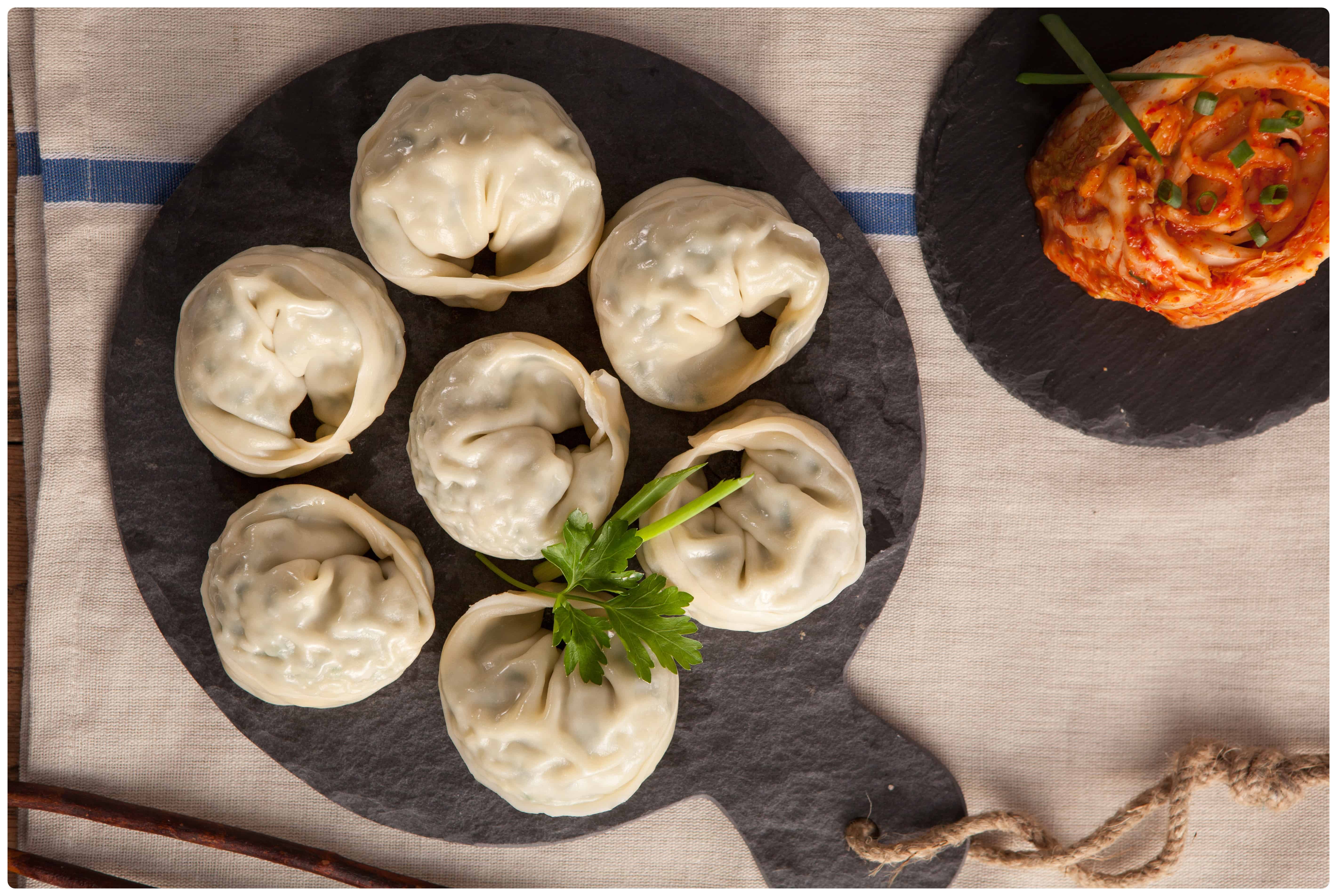 Bánh bao Mandu có thể có nhiều loại nhân khác nhau. Ảnh: visitkorea