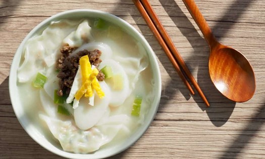 Không chỉ nổi tiếng với kim chi, gimbap, người Hàn Quốc còn có rất nhiều món ăn truyền thống trong các dịp lễ tết. Ảnh: visitkorea