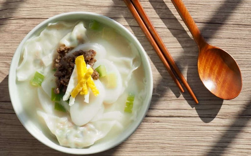 Không chỉ nổi tiếng với kim chi, gimbap, người Hàn Quốc còn có rất nhiều món ăn truyền thống trong các dịp lễ tết. Ảnh: visitkorea