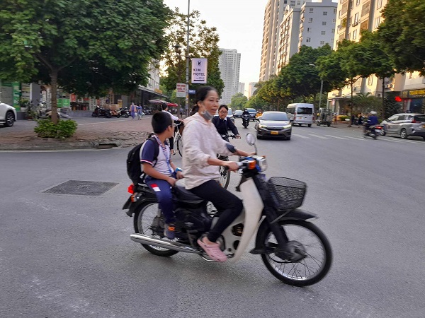 Dự thảo Luật trật tự, an toàn giao thông có nhiều điểm liên quan đến trẻ em khi tham gia giao thông. Ảnh minh họa: Xuyên Đông