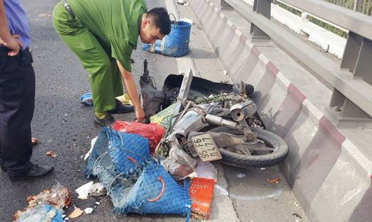 Hiện trường vụ tai nạn giao thông trên cầu Mỹ Thuận. Ảnh: Công an cung cấp