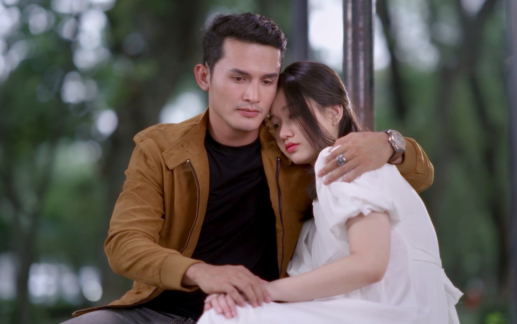 Trúc Anh  và Nguyễn Quốc Trường Thịnh trong phim "Đánh cắp số phận". Ảnh: NSX