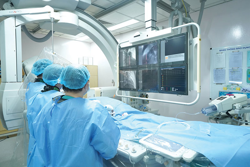 Người bệnh ung thư phổi cần thăm khám, điều trị kịp thời bằng các phương pháp điều trị y học hiện đại và kết hợp hỗ trợ điều trị y học cổ truyền. Ảnh: Hạ Mây