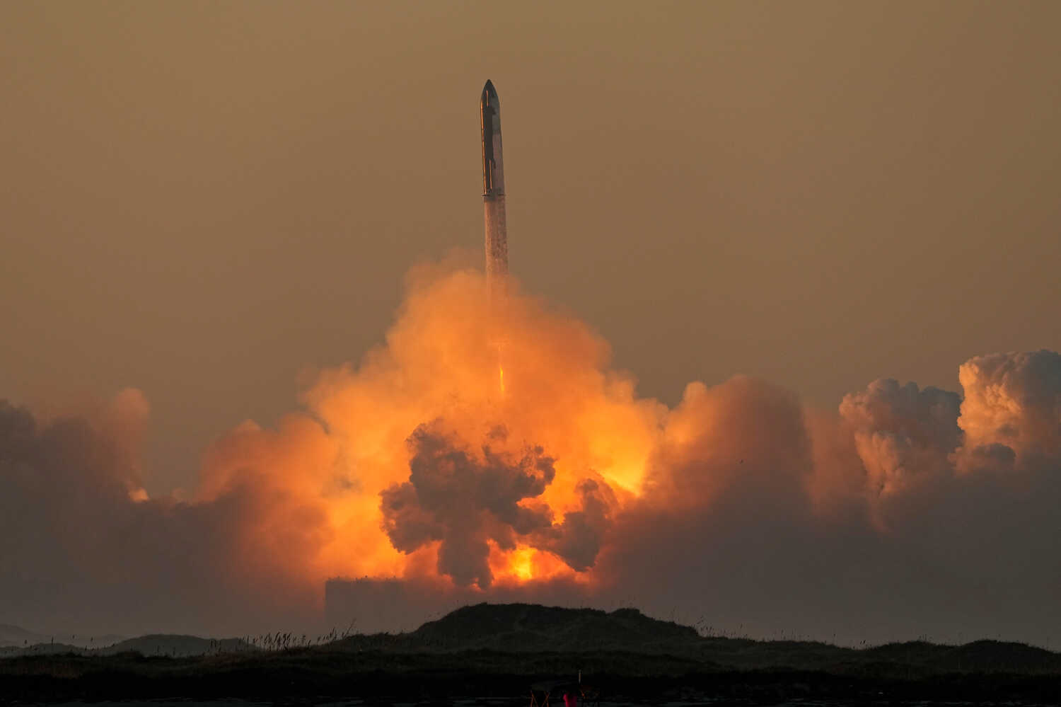 Tên lửa lớn nhất thế giới Starship trình diễn trong buổi thử nghiệm. Ảnh: SpaceX