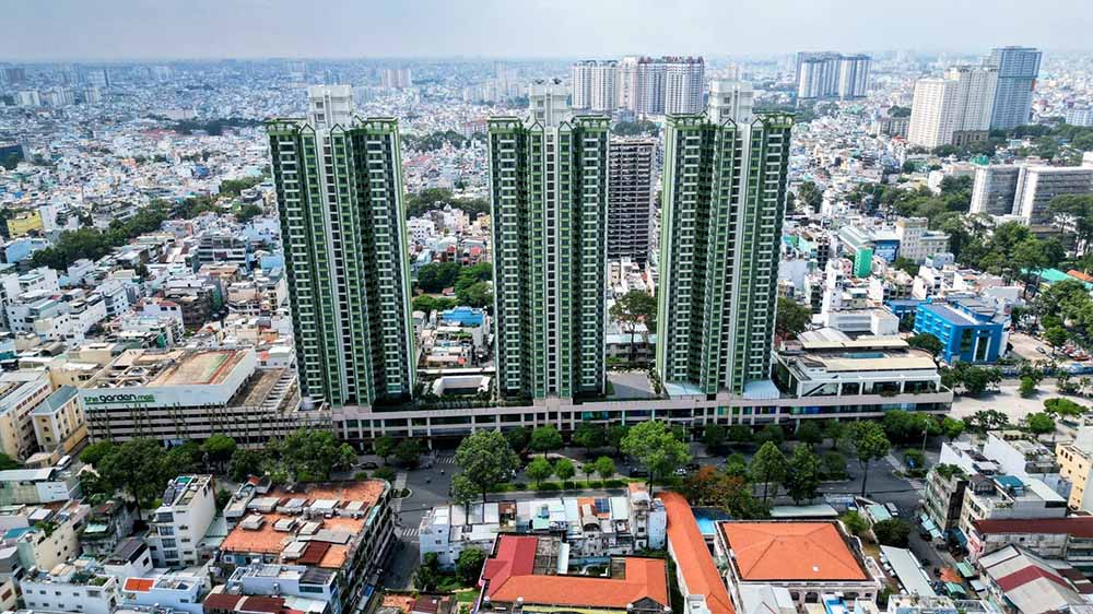 Một dự án khác là Thuận Kiều Plaza được Công ty Cổ phần An Đông (Công ty con của Vạn Thịnh Phát) mua lại vào năm 2015. Dự án là một khu cao ốc có tổng diện tích xây dựng 10ha, bao gồm 3 tòa tháp cao 33 tầng với 648 căn.