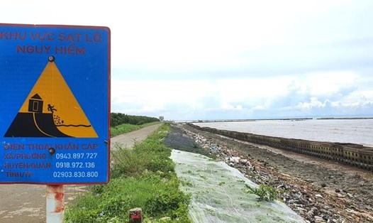 Đê biển Cà Mau ngày càng sạt lở nghiêm trọng. Ảnh: Nhật Hồ
