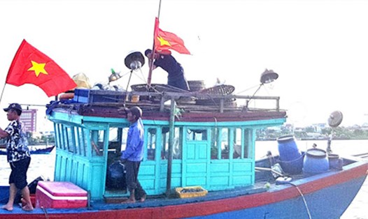Ngư dân Quảng Bình vững tin ra khơi, bám biển sản xuất. Ảnh: Lê Phi Long