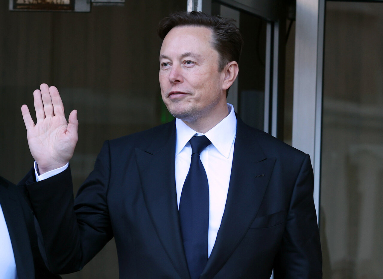Elon Musk cũng từng bị Paypal sa thải trên một chuyến bay. Ảnh: AFP