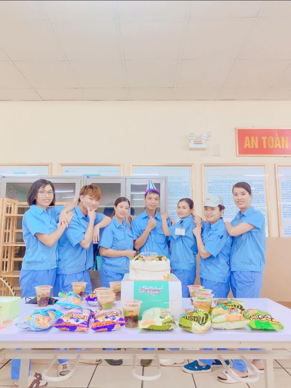 CNLĐ Công ty TNHH SWCC Showa Việt Nam tổ chức sinh nhật tại Điểm sinh hoạt văn hóa công nhân. Ảnh: Ngọc Ánh