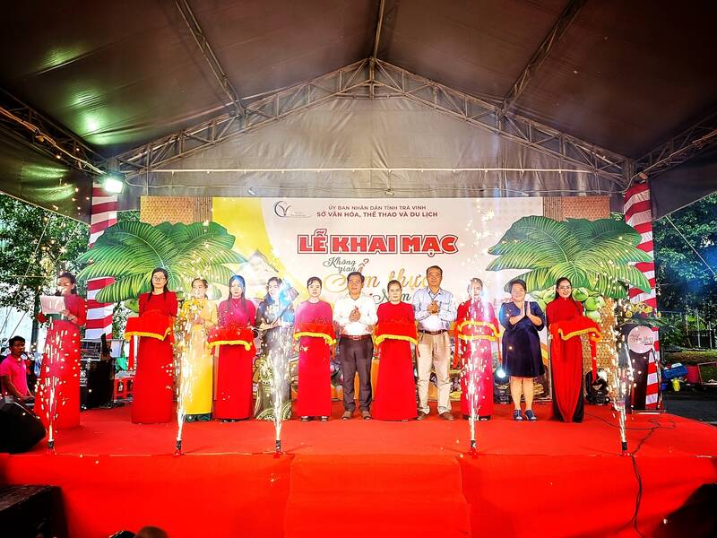 Không gian ẩm thực Nam Bộ tỉnh Trà Vinh năm 2023 diễn ra từ ngày 21.11 và kết thúc hoạt động lúc 22 giờ ngày 27.11. Ảnh" Hoàng Lộc