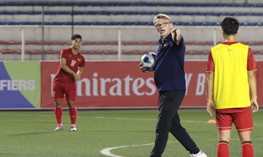 Huấn luyện viên Troussier đã cùng tuyển Việt Nam hoàn thành 2 trận đấu đầu tiên tại vòng loại thứ 2 World Cup 2026 khu vực châu Á. Ảnh: VFF