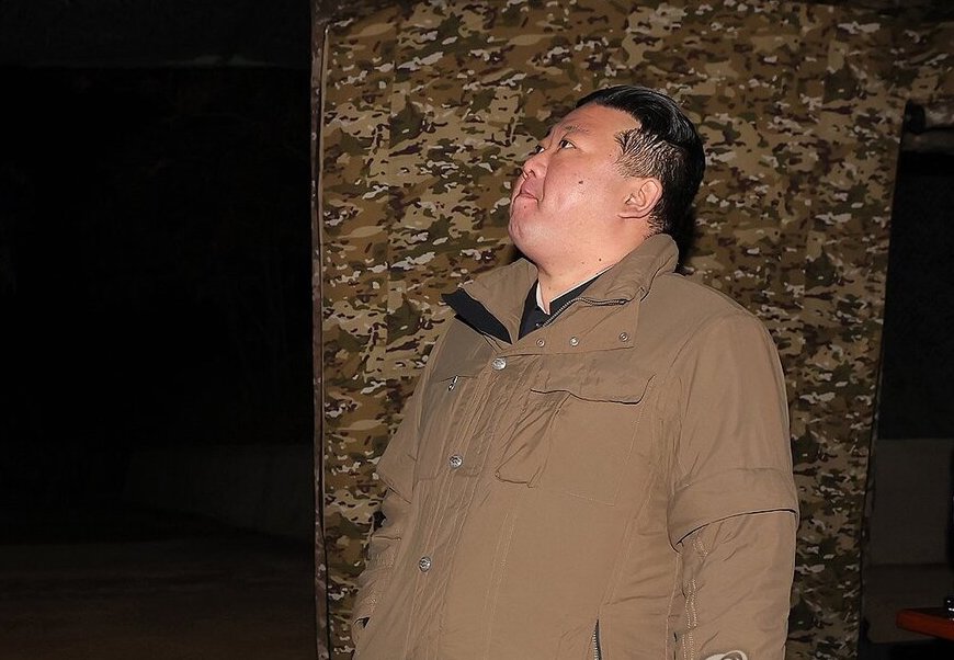 Nhà lãnh đạo Triều Tiên Kim Jong-un theo dõi vụ phóng vệ tinh ngày 22.11.2023. Ảnh: KCNA/Yonhap