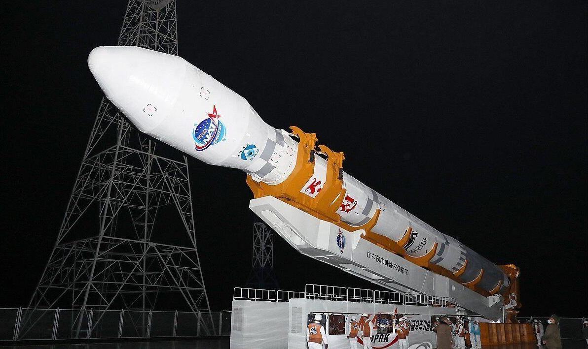 Triều Tiên phóng vệ tinh do thám quân sự bằng tên lửa. Ảnh: KCNA