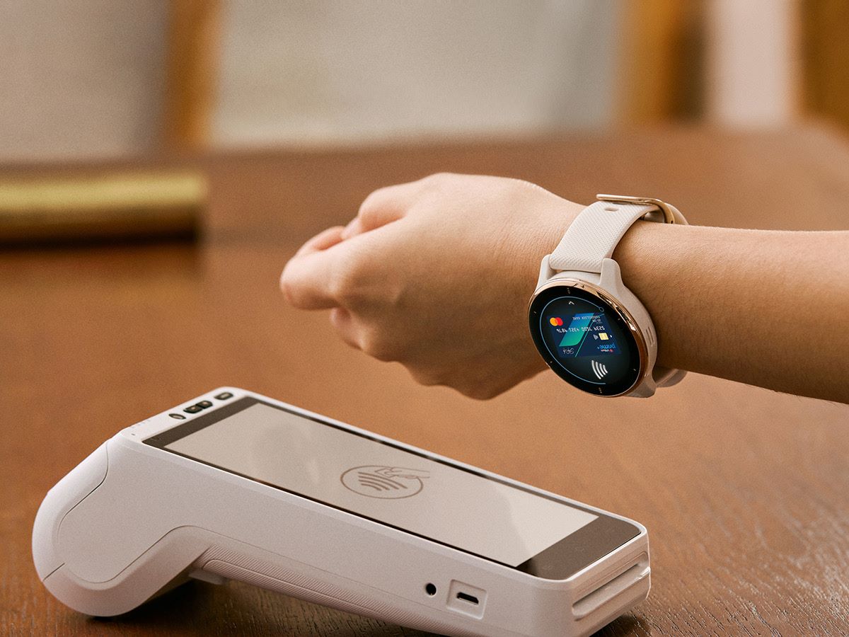 Garmin Pay khả dụng tại Việt Nam sẽ góp phần thúc đẩy việc thanh toán không tiền mặt của mọi người. Ảnh: Garmin Việt Nam