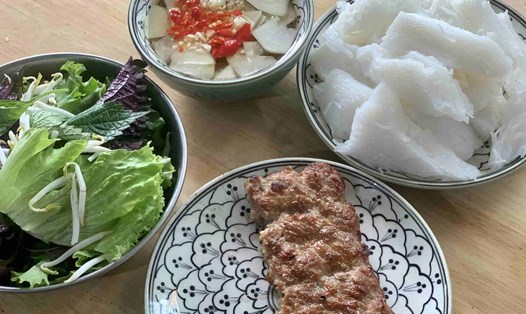 Bún chả "một miếng thịt" độc đáo giữa lòng Thủ đô. Ảnh: Nhật Minh