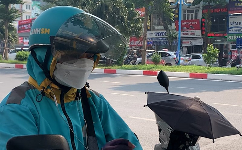 Sinh viên chạy xe ôm công nghệ vì thích