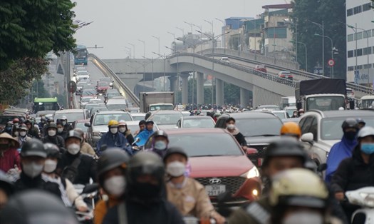 Nhóm nghiên cứu đề xuất thu phí xe vào nội đô Hà Nội theo 2 giai đoạn. Ảnh: Tô Thế
