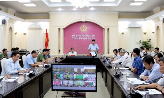 Chủ tịch UBND tỉnh Đồng Tháp Phạm Thiện Nghĩa đề nghị các chủ đầu tư khẩn trương thực hiện các công trình, hoàn tất thủ tục đến cuối năm 2023. Ảnh: Nguyệt Ánh/CTTĐT