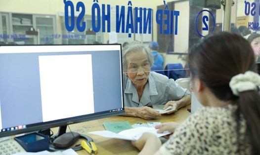 Theo quy định của Dự thảo Luật BHXH sửa đổi, sẽ có thêm khoảng 1 triệu người cao tuổi được hưởng trợ cấp hưu trí xã hội và BHYT. Ảnh: Hải Nguyễn