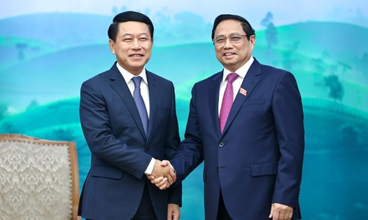 Thủ tướng Chính phủ Phạm Minh Chính và Phó Thủ tướng, Bộ trưởng Bộ Ngoại giao Lào Saleumxay Kommasith. Ảnh: VGP